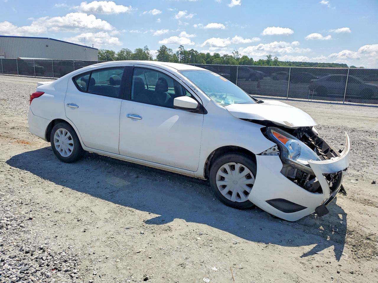 2019 Nissan Versa Sv - Фото 4