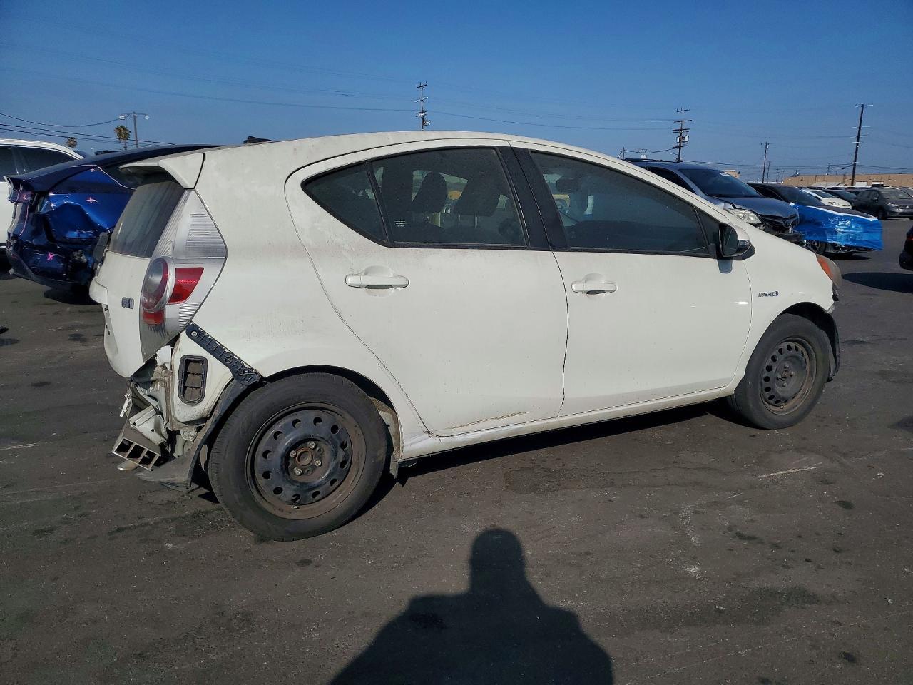 2014 Toyota Prius C Three - Фото 3