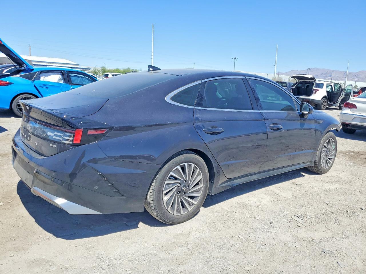 2025 Hyundai Sonata Hybrid Limited - Image 3