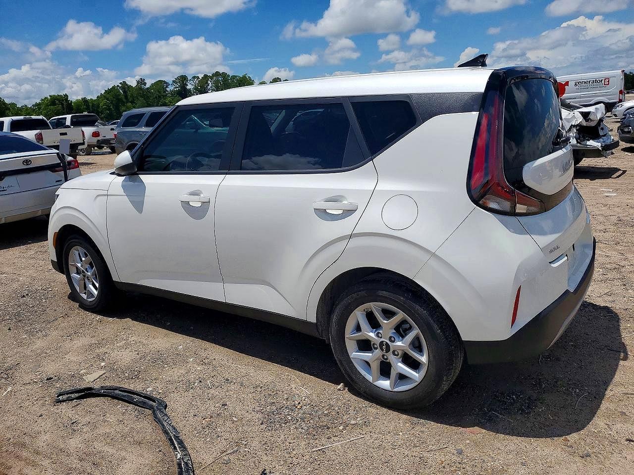 2025 Kia Soul Lx - Image 2