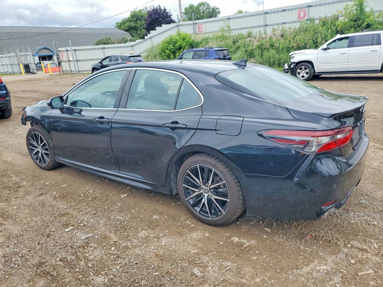 2023 Toyota Camry Hybrid Se - Фото 2