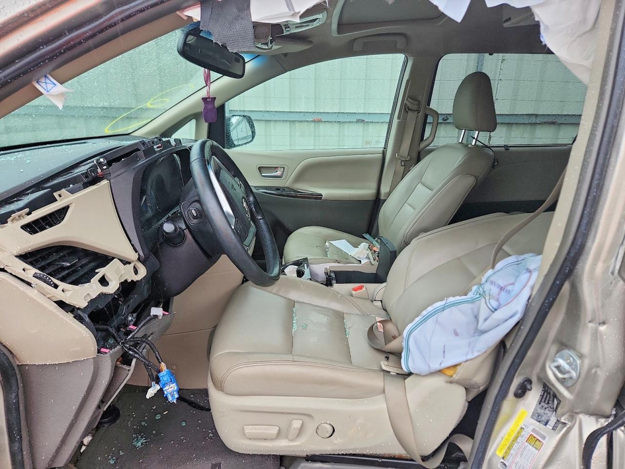 2015 Toyota Sienna Xle 8-Passenger - Image 7