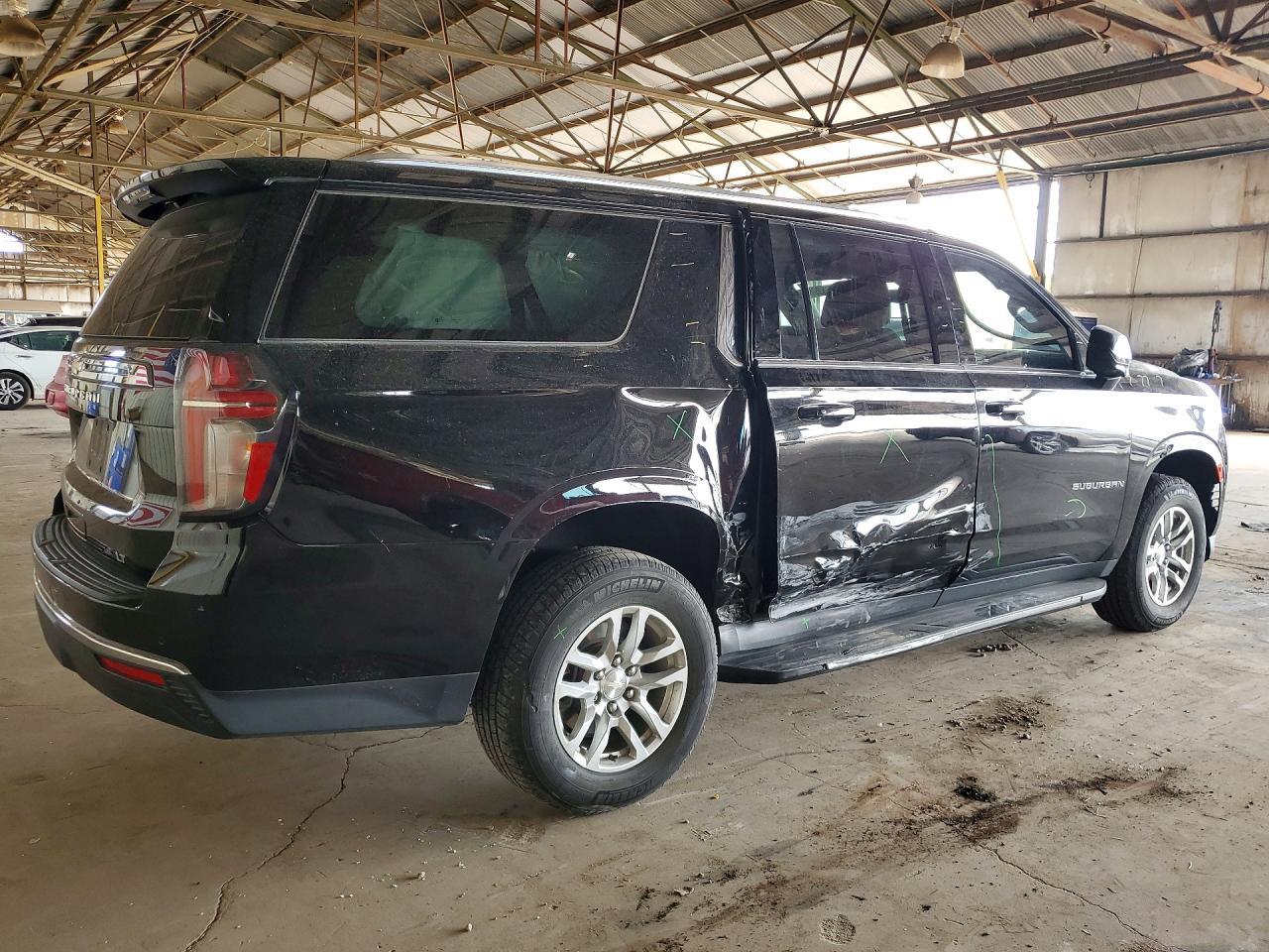 2022 Chevrolet Suburban C1500 Lt - Фото 3