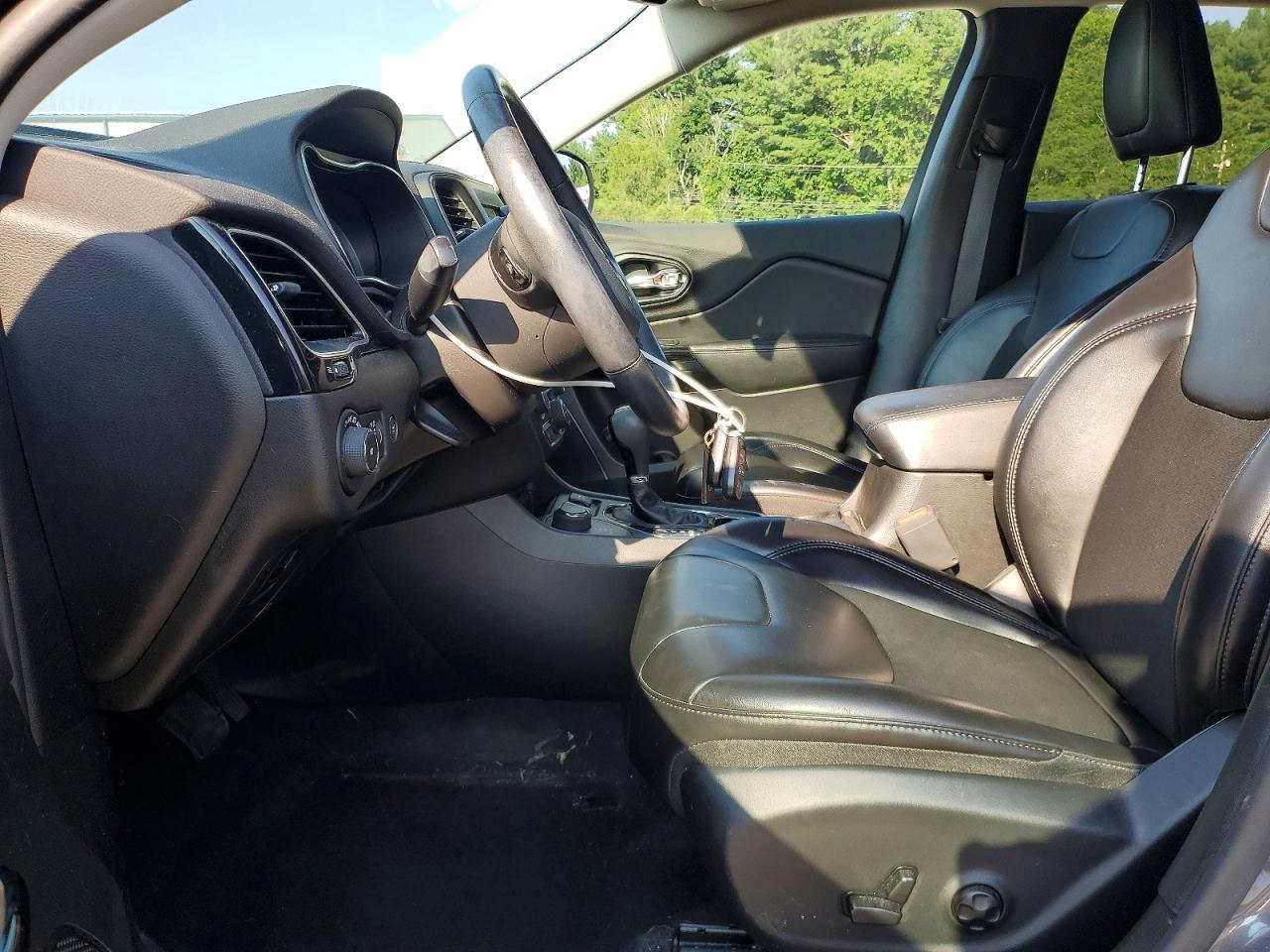 2019 Jeep Cherokee Latitude Plus - Image 7