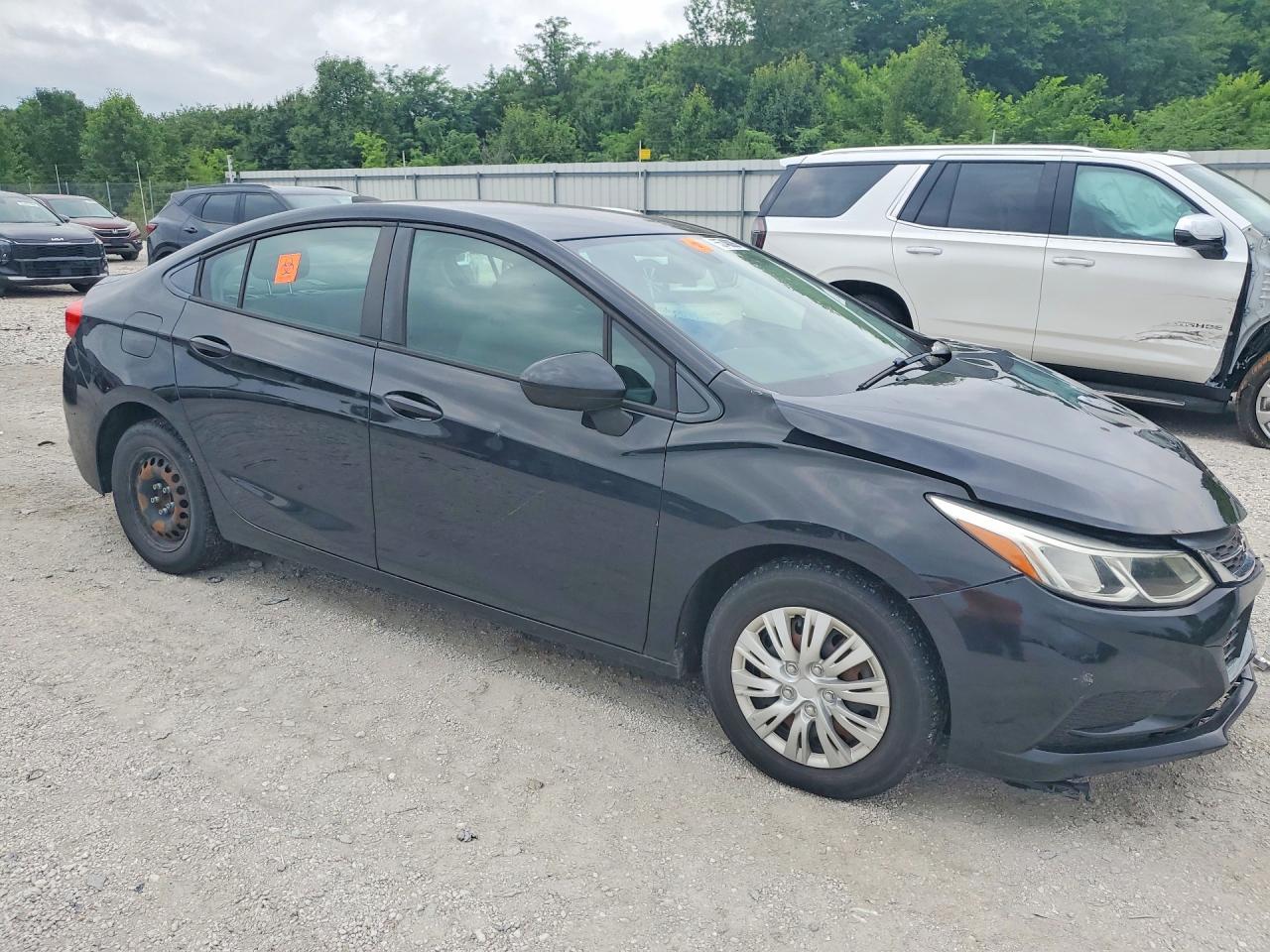 2018 Chevrolet Cruze Ls - Image 4