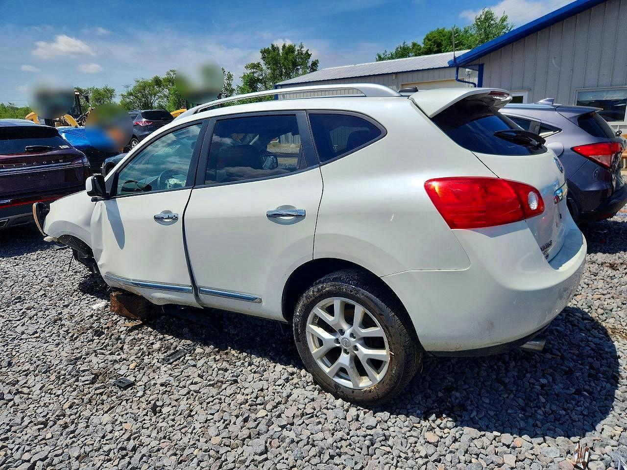 2011 Nissan Rogue S/Sv/Krom - Image 2
