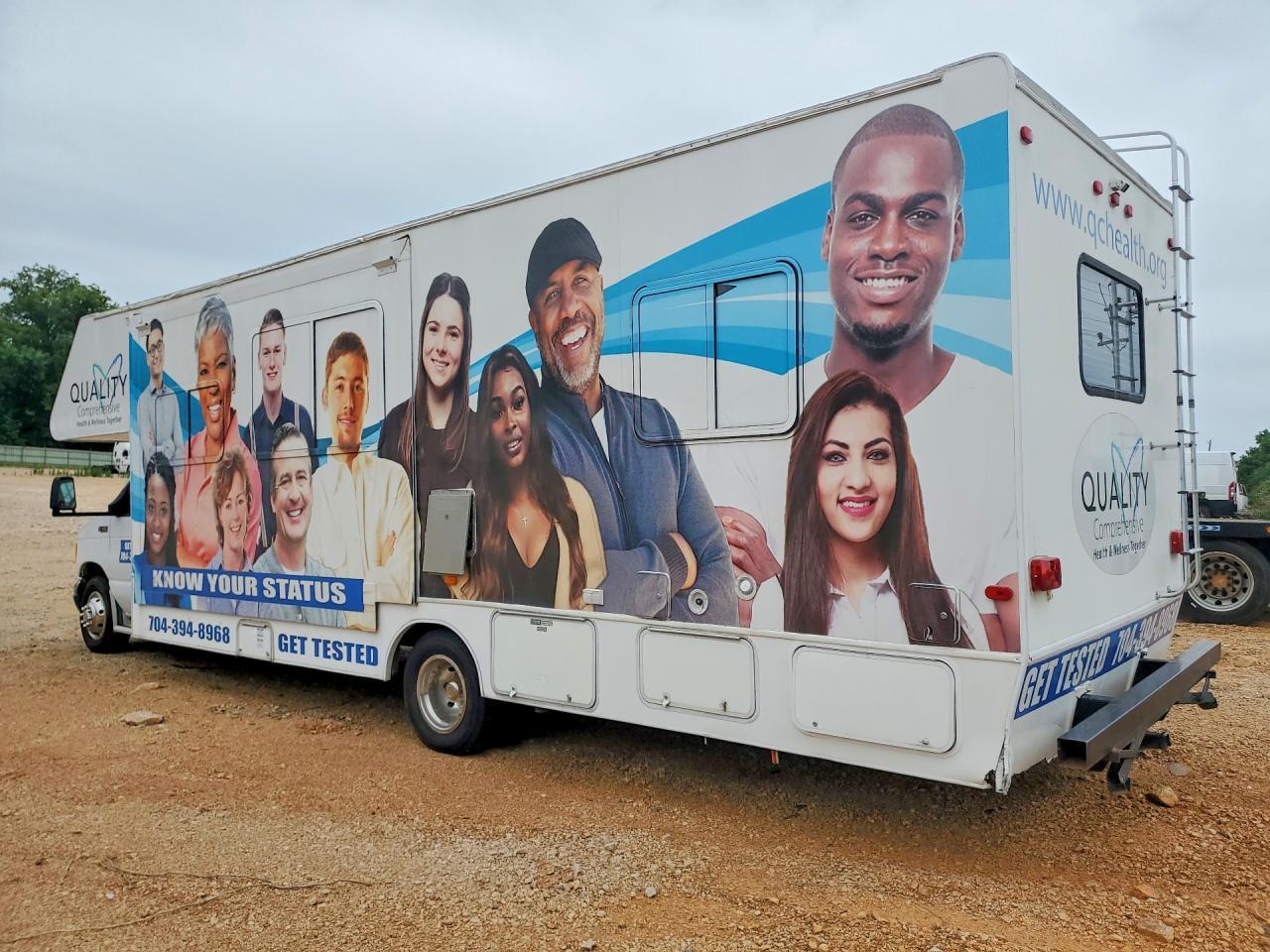2005 Ford Econoline E450 Super Duty Cutaway Van - Image 2