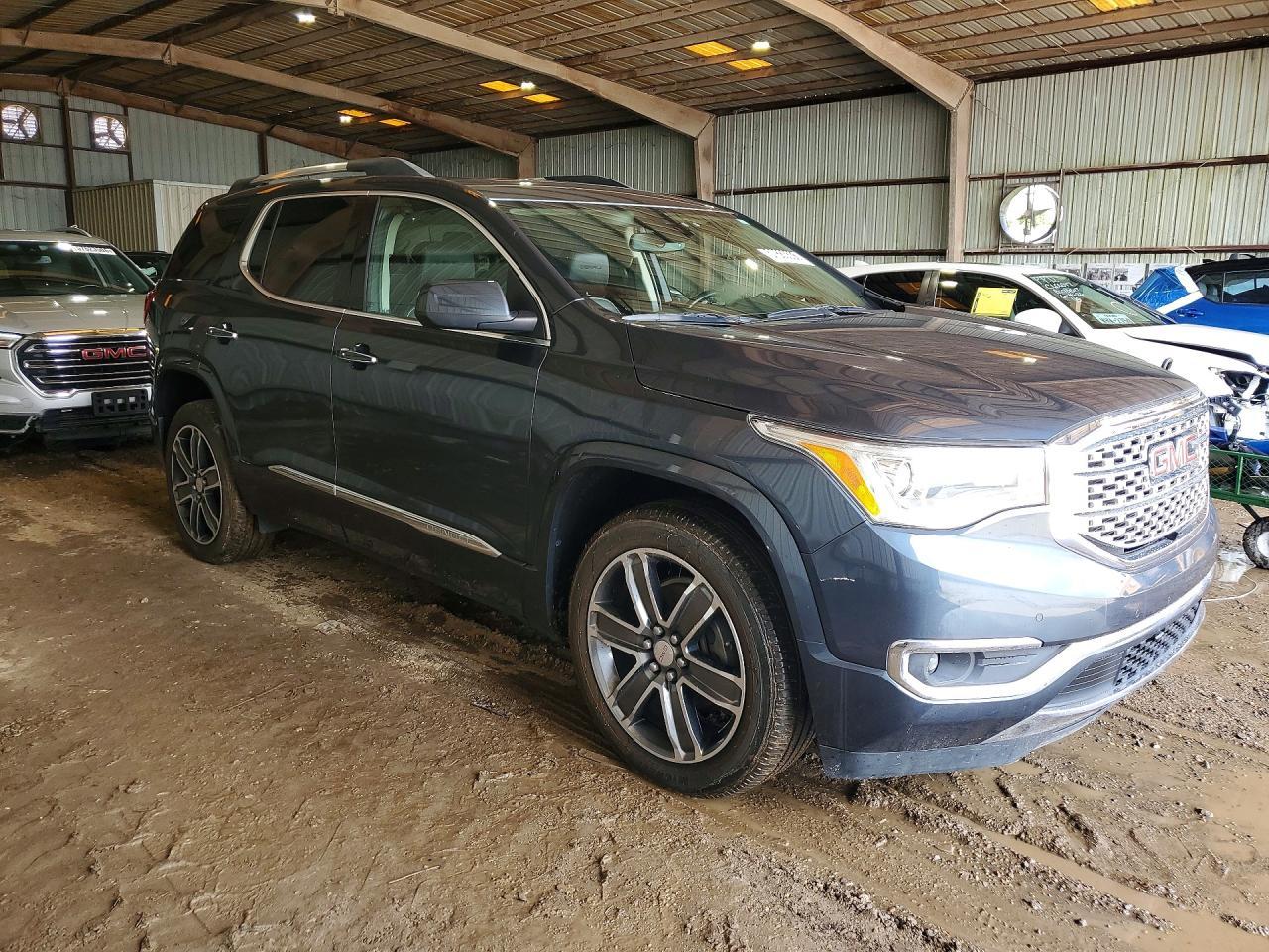 2019 GMC Acadia Denali - Image 4