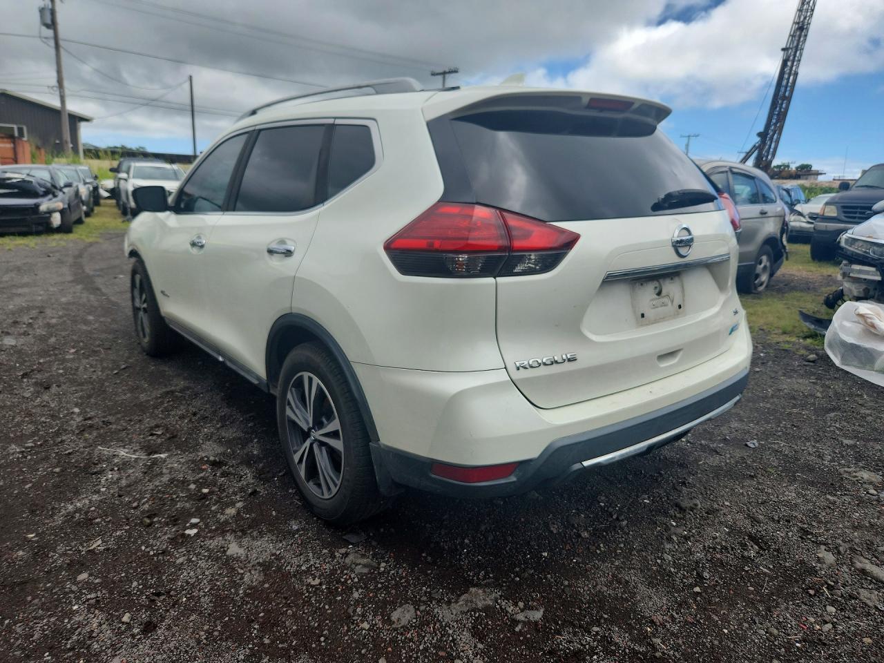 2017 Nissan Rogue Hybrid Sl - Image 2