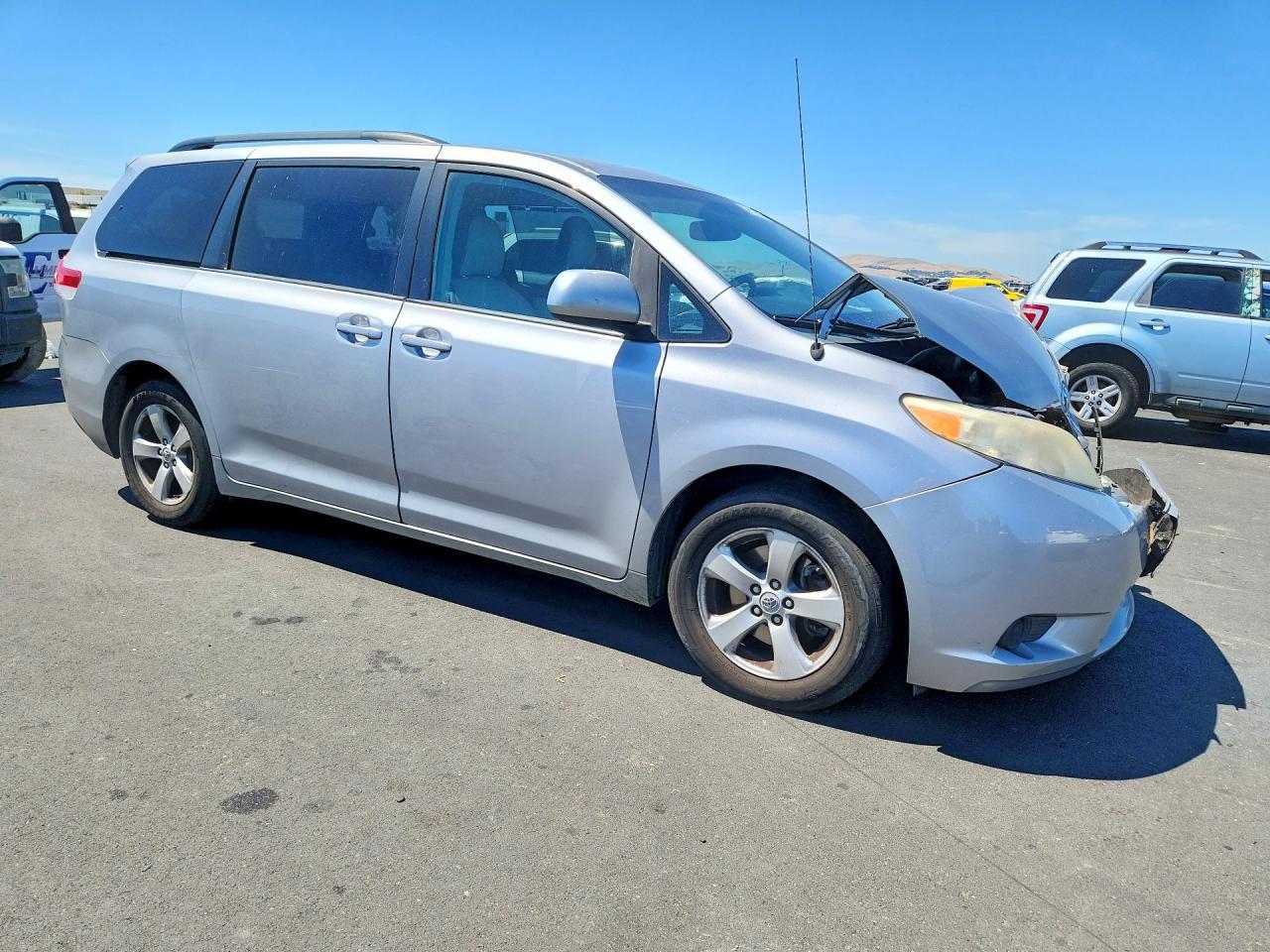 2012 Toyota Sienna Le - Фото 4