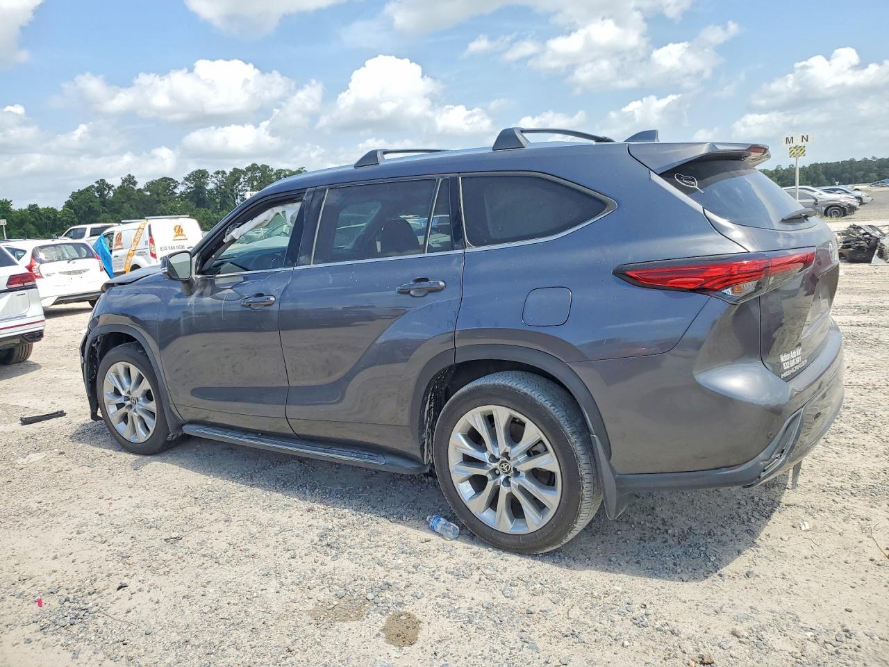 2025 Toyota Highlander - Image 2