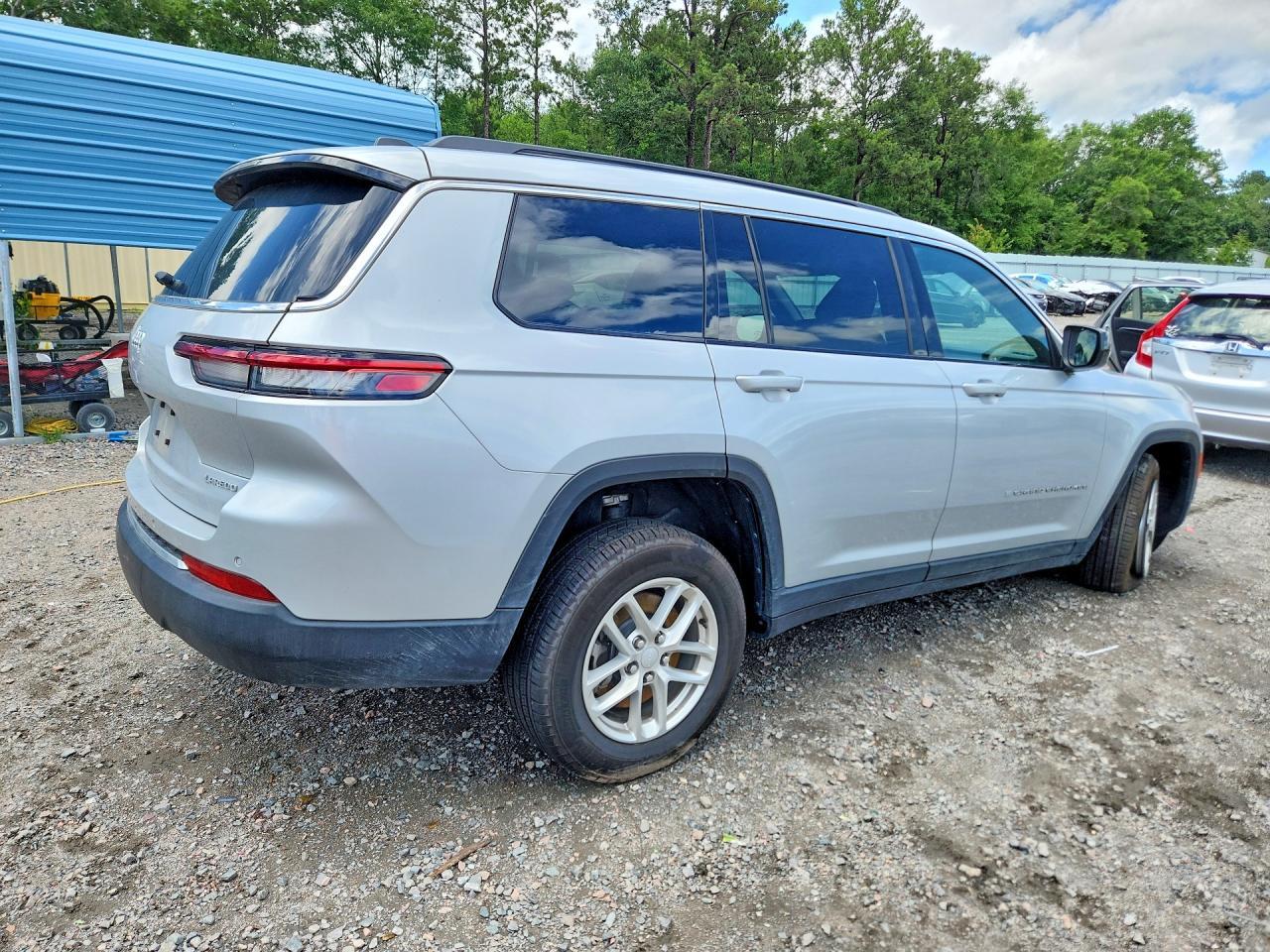 2025 Jeep Grand Cherokee L Laredo - Image 3