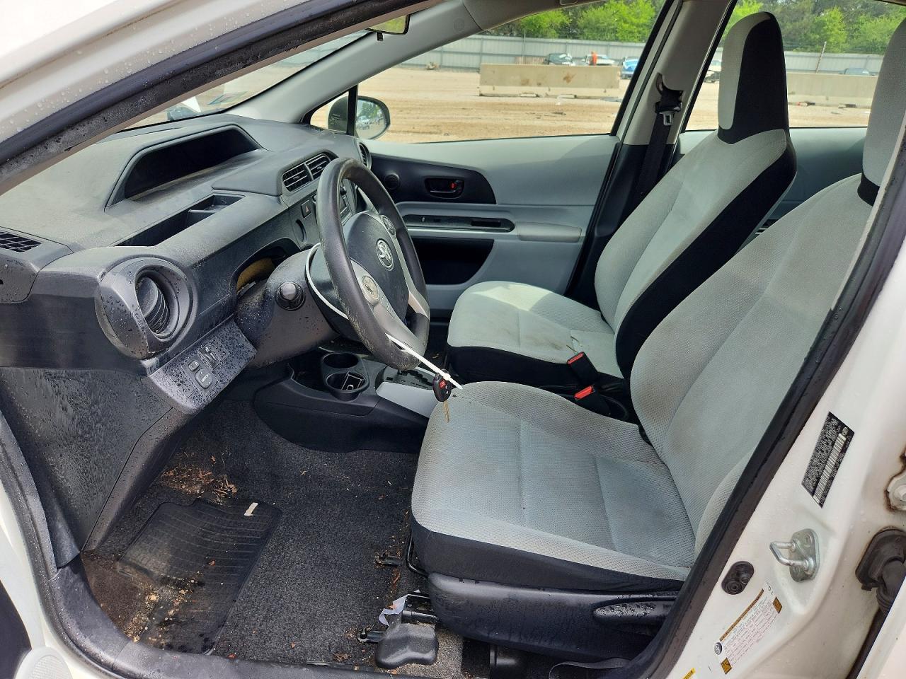 2013 Toyota Prius C One - Фото 7
