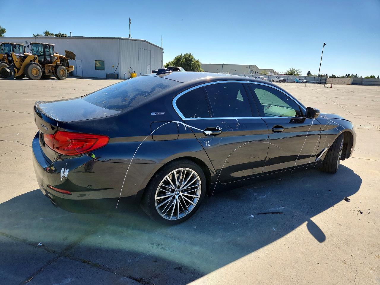 2019 BMW 530E - Фото 3