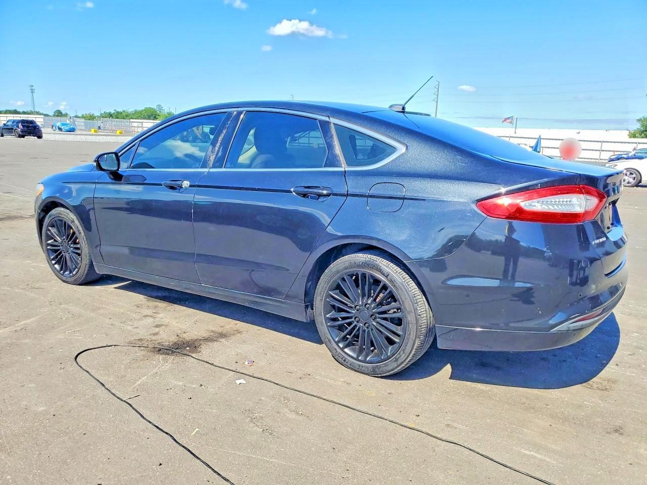 2015 Ford Fusion Se - Image 2