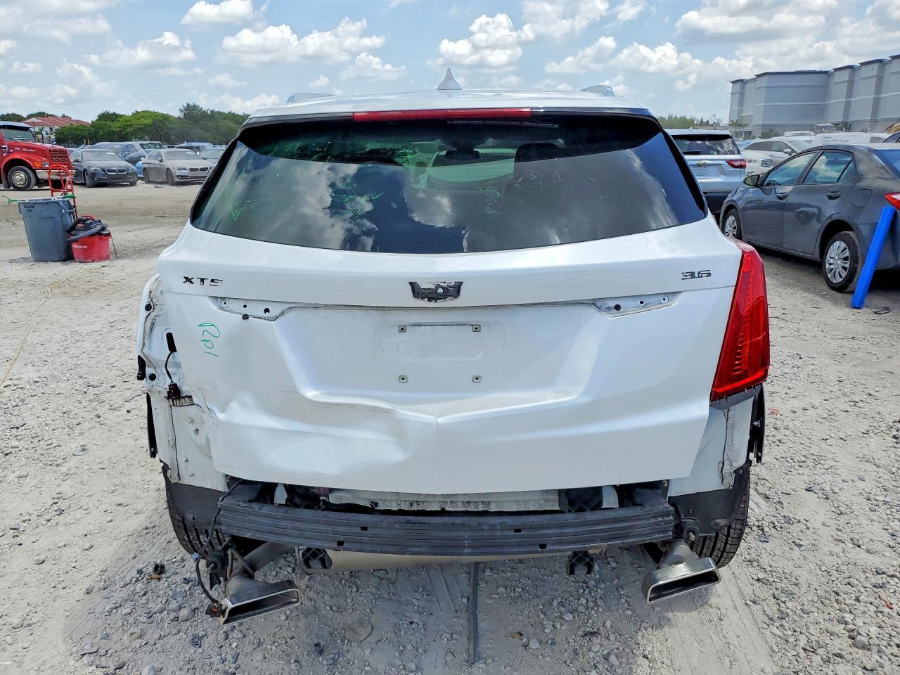 2018 Cadillac Xt5 Premium Luxury - Image 6
