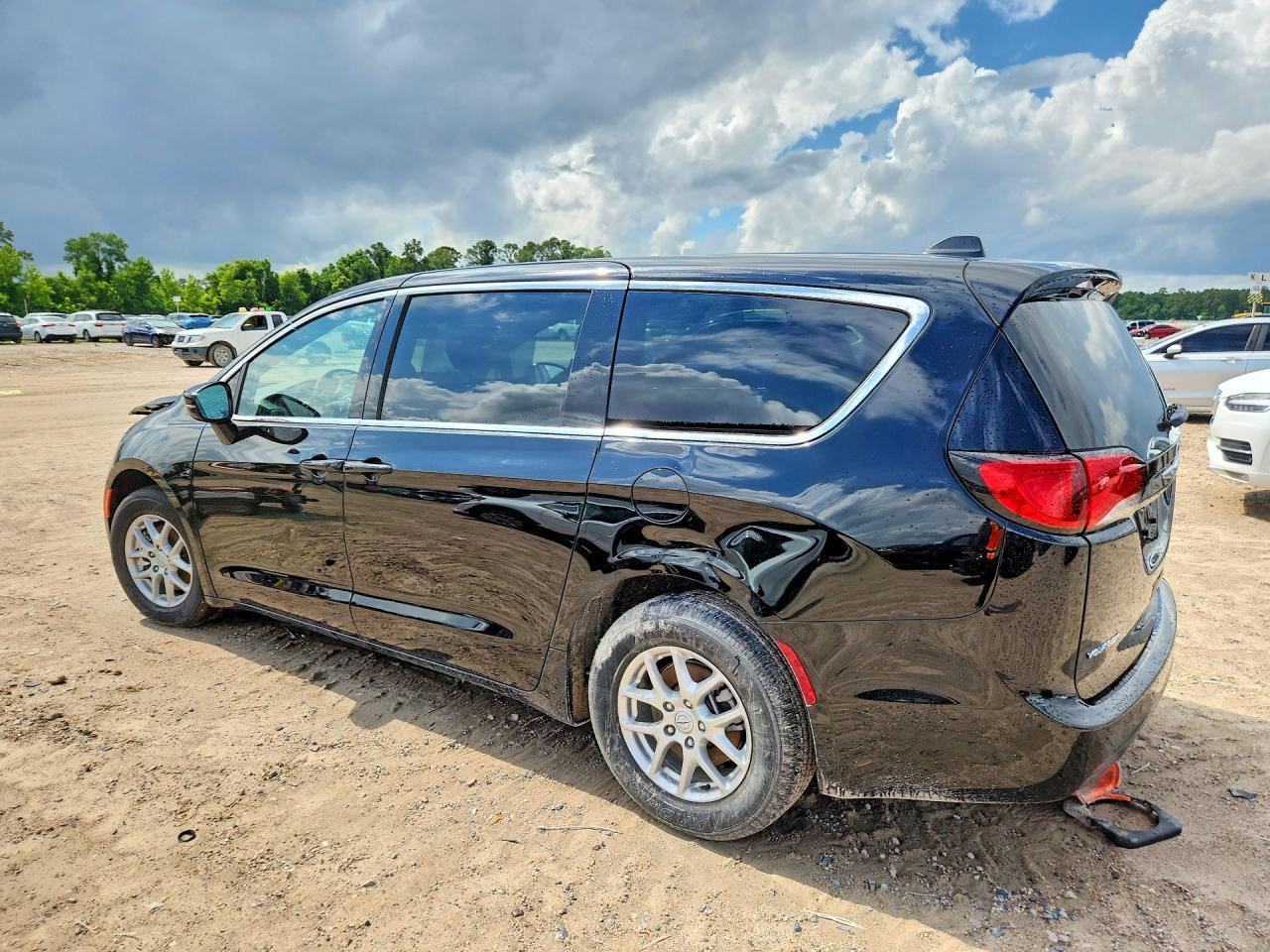 2026 Chrysler Voyager Lx - Фото 2