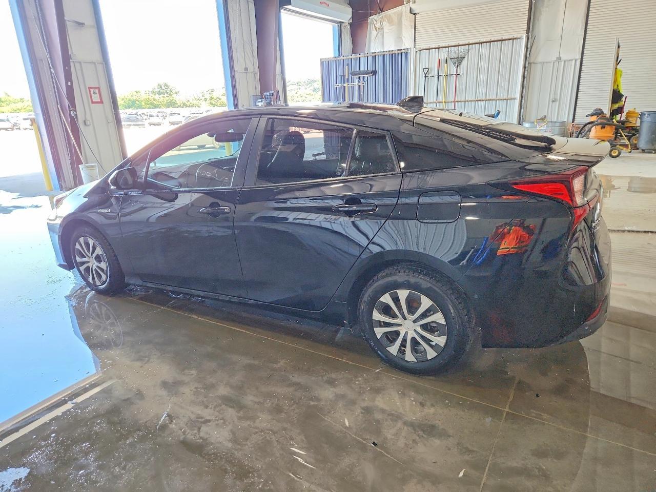 2022 Toyota Prius Xle Awd-E - Фото 2