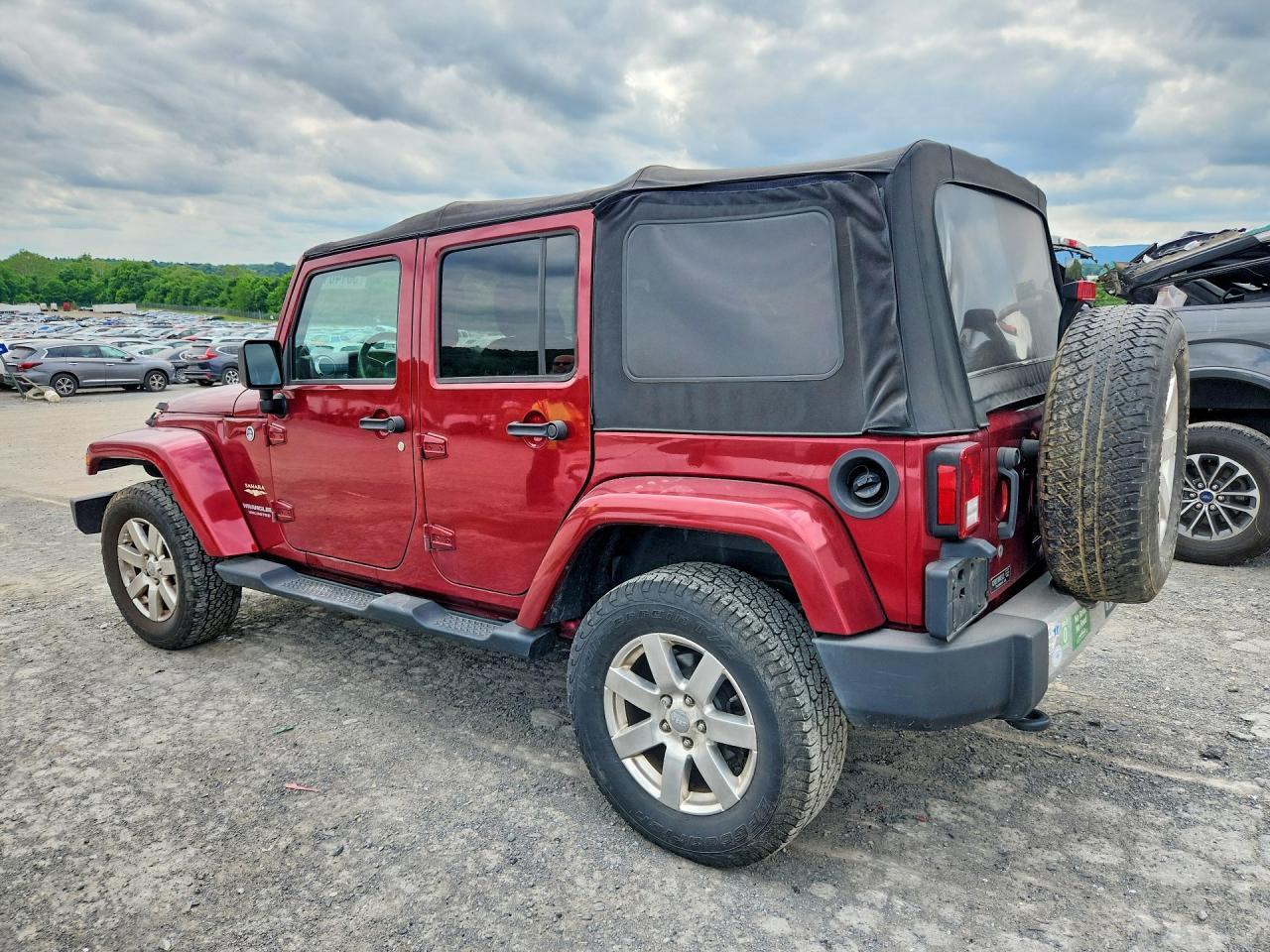 2013 Jeep Wrangler Unlimited Sahara - Image 2