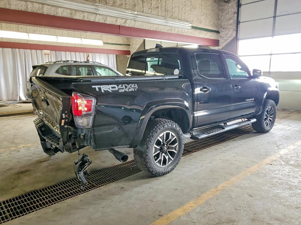 2023 Toyota Tacoma Trd Sport - Image 3