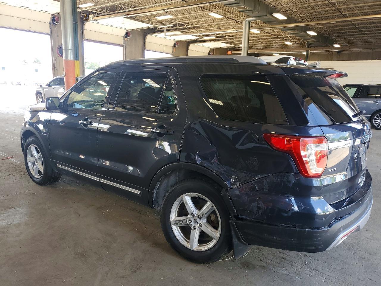 2017 Ford Explorer Xlt - Image 2