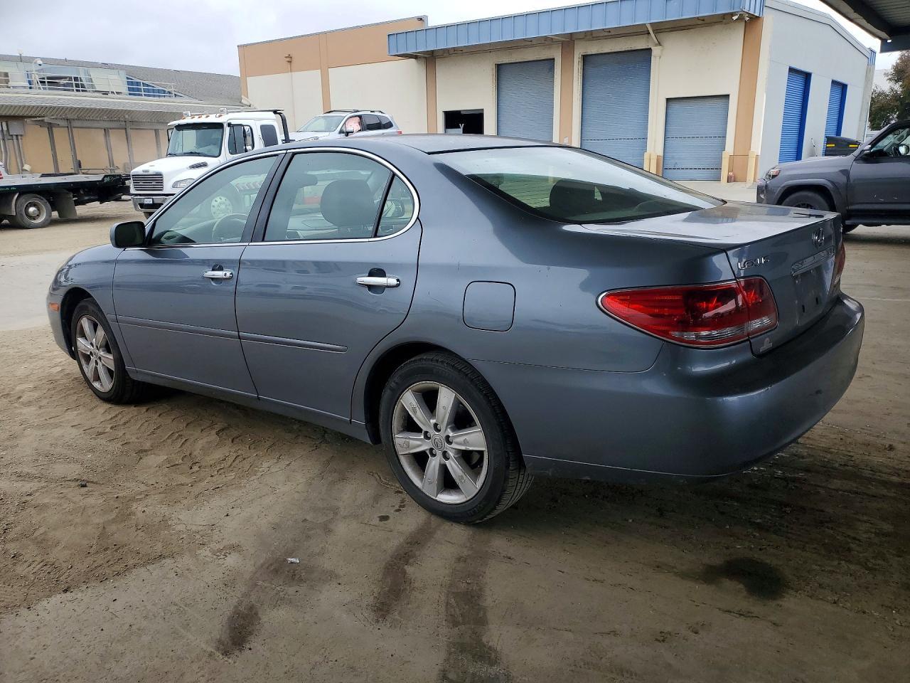 2005 Lexus Es 330 - Image 2