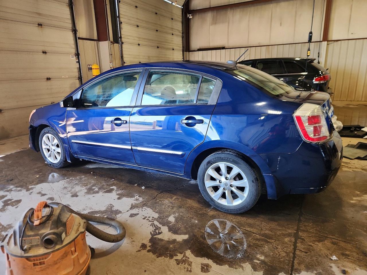 2010 Nissan Sentra 2.0 - Фото 2