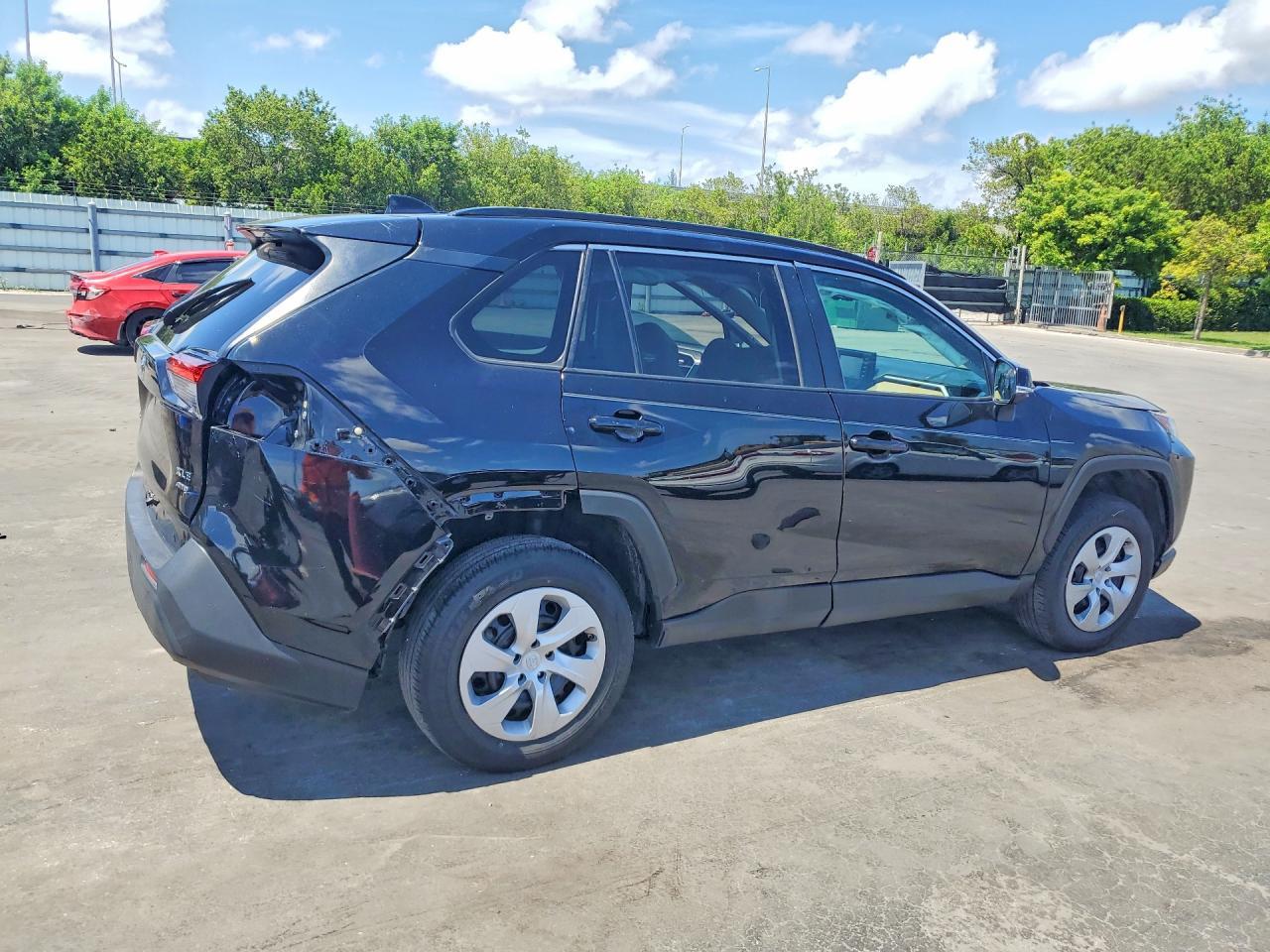 2021 Toyota Rav4 Le - Фото 3