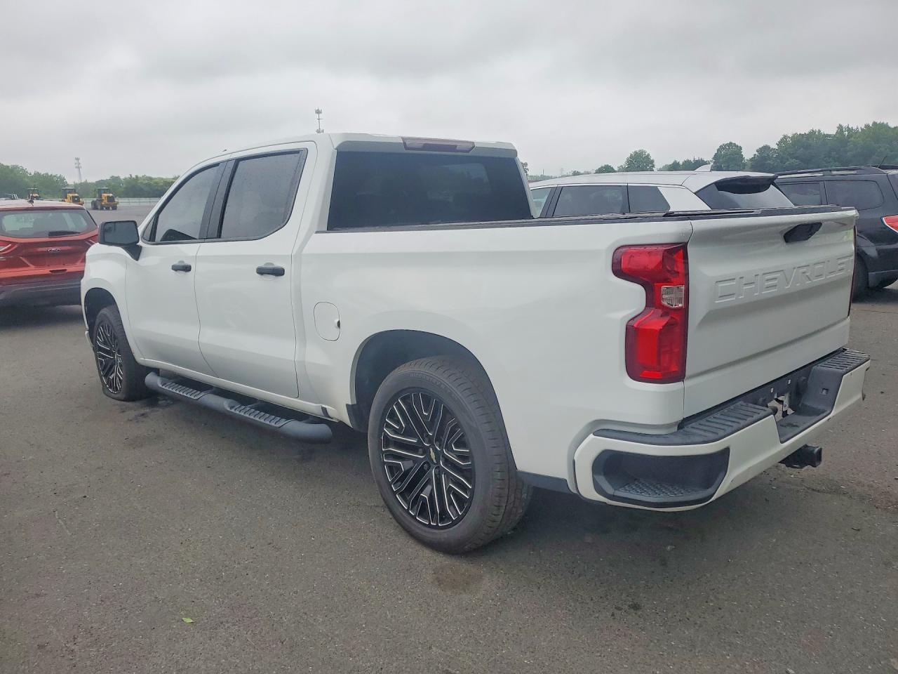 2021 Chevrolet Silverado K1500 Custom - Фото 2