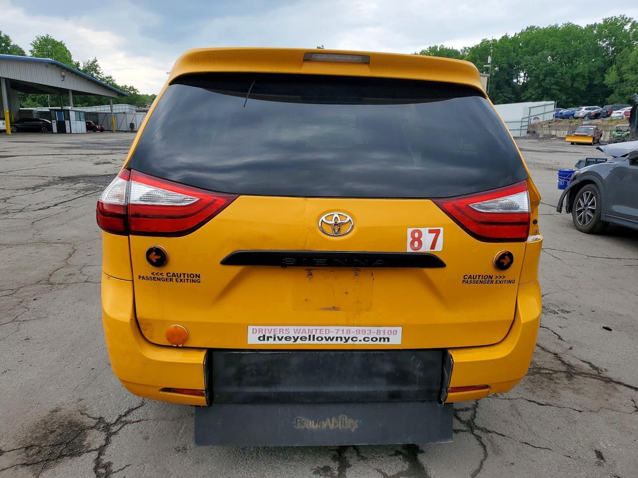 2017 Toyota Sienna L 7-Passenger - Image 6