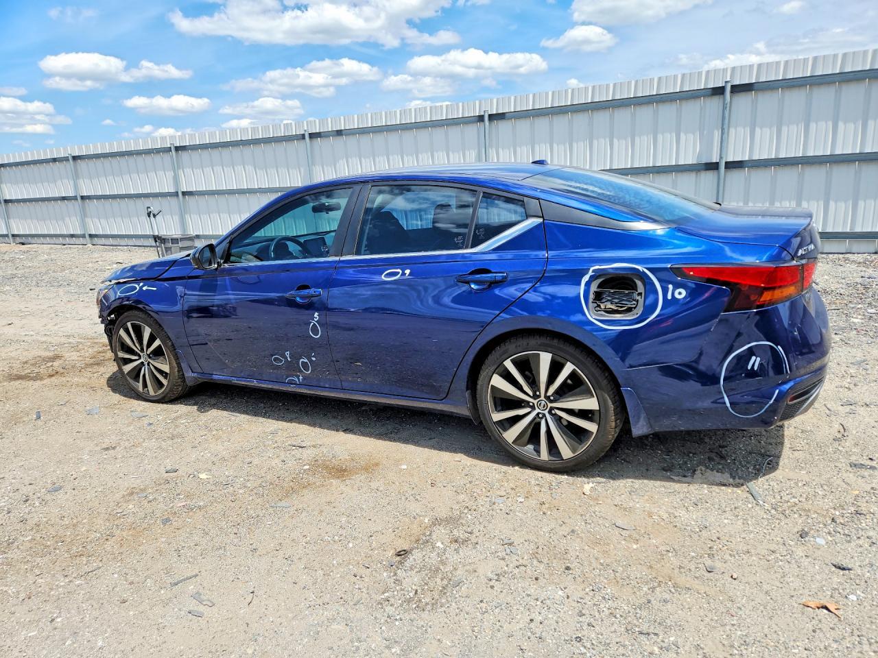 2019 Nissan Altima Sr - Фото 2