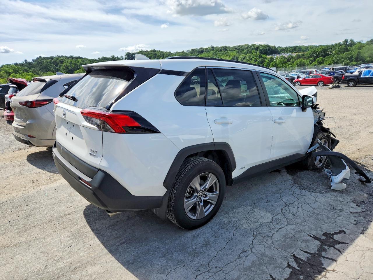 2025 Toyota Rav4 Hybrid Xle - Image 3