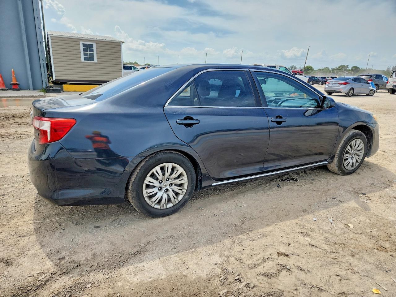 2013 Toyota Camry Le - Фото 3