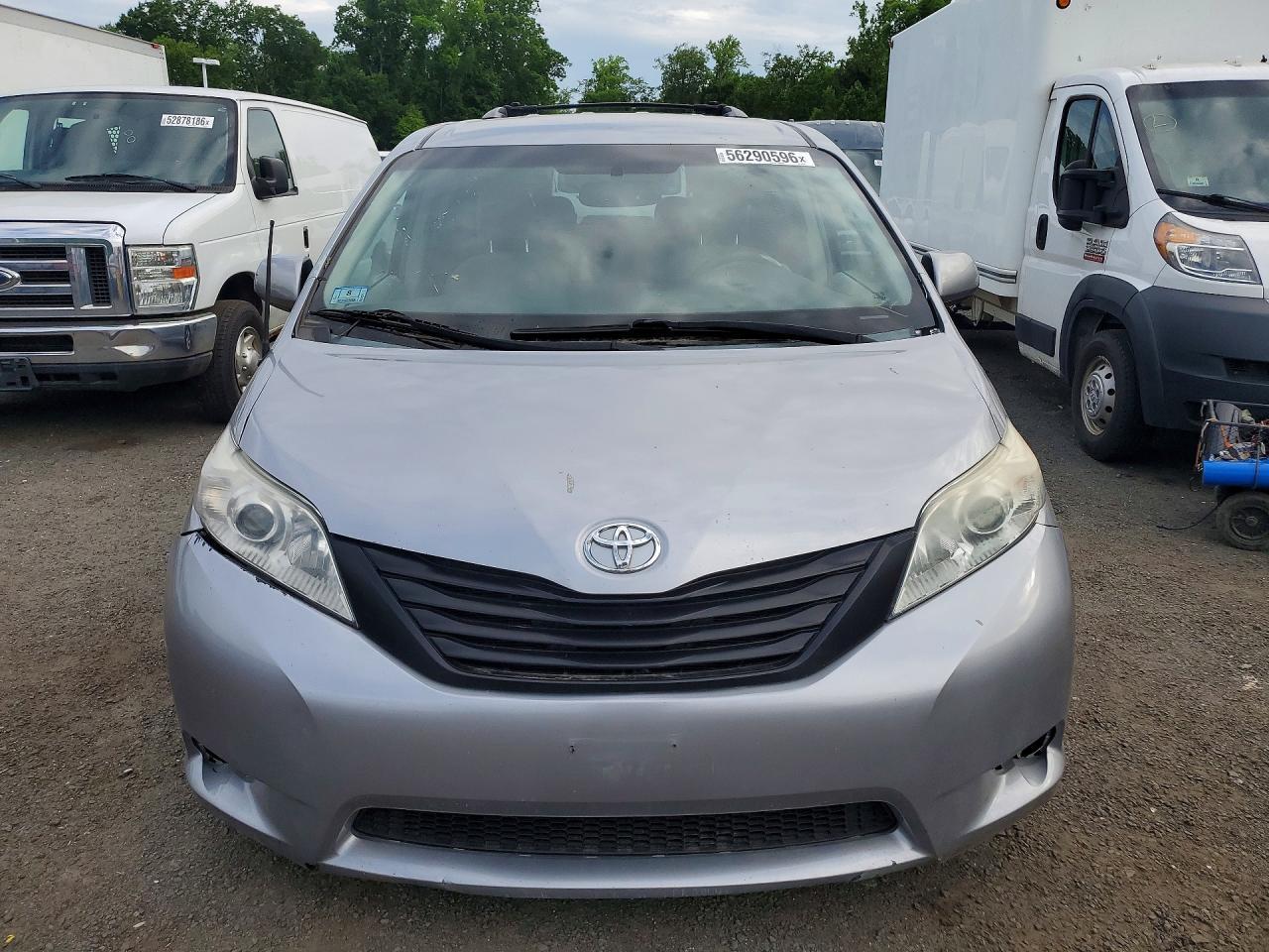 2013 Toyota Sienna Le - Image 5