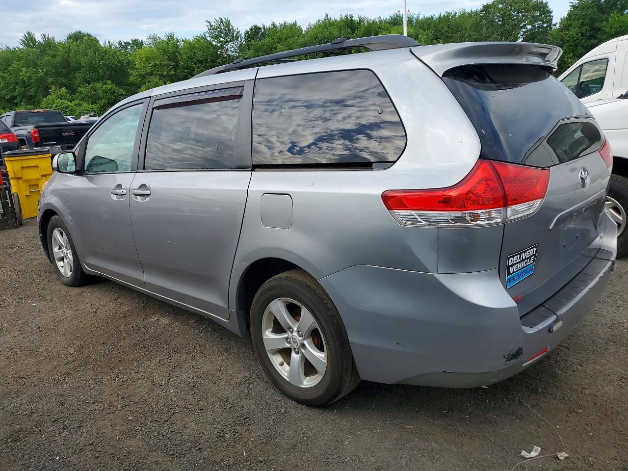 2013 Toyota Sienna Le - Image 2