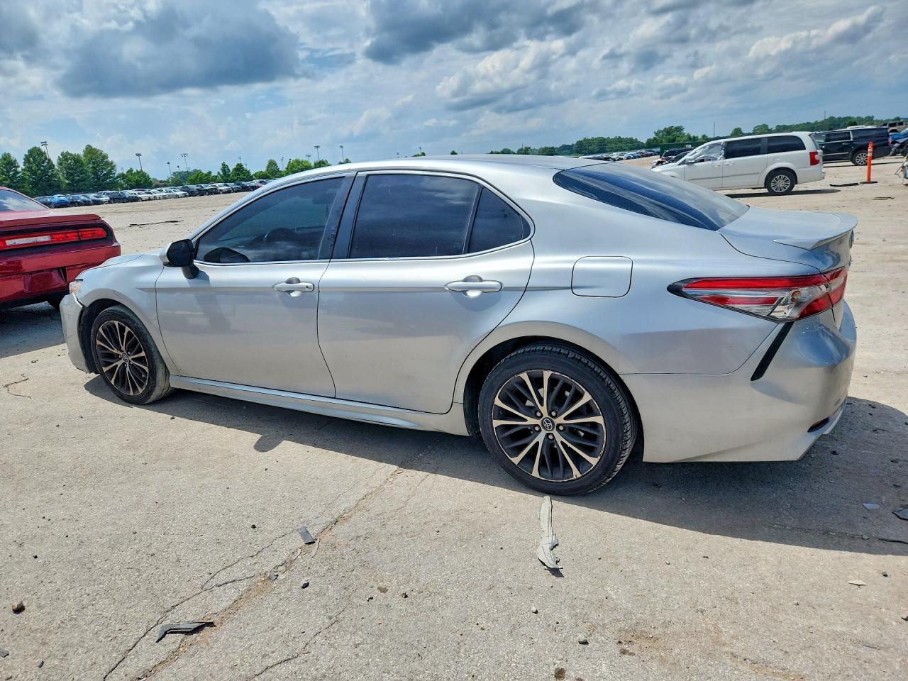 2018 Toyota Camry Se - Image 2
