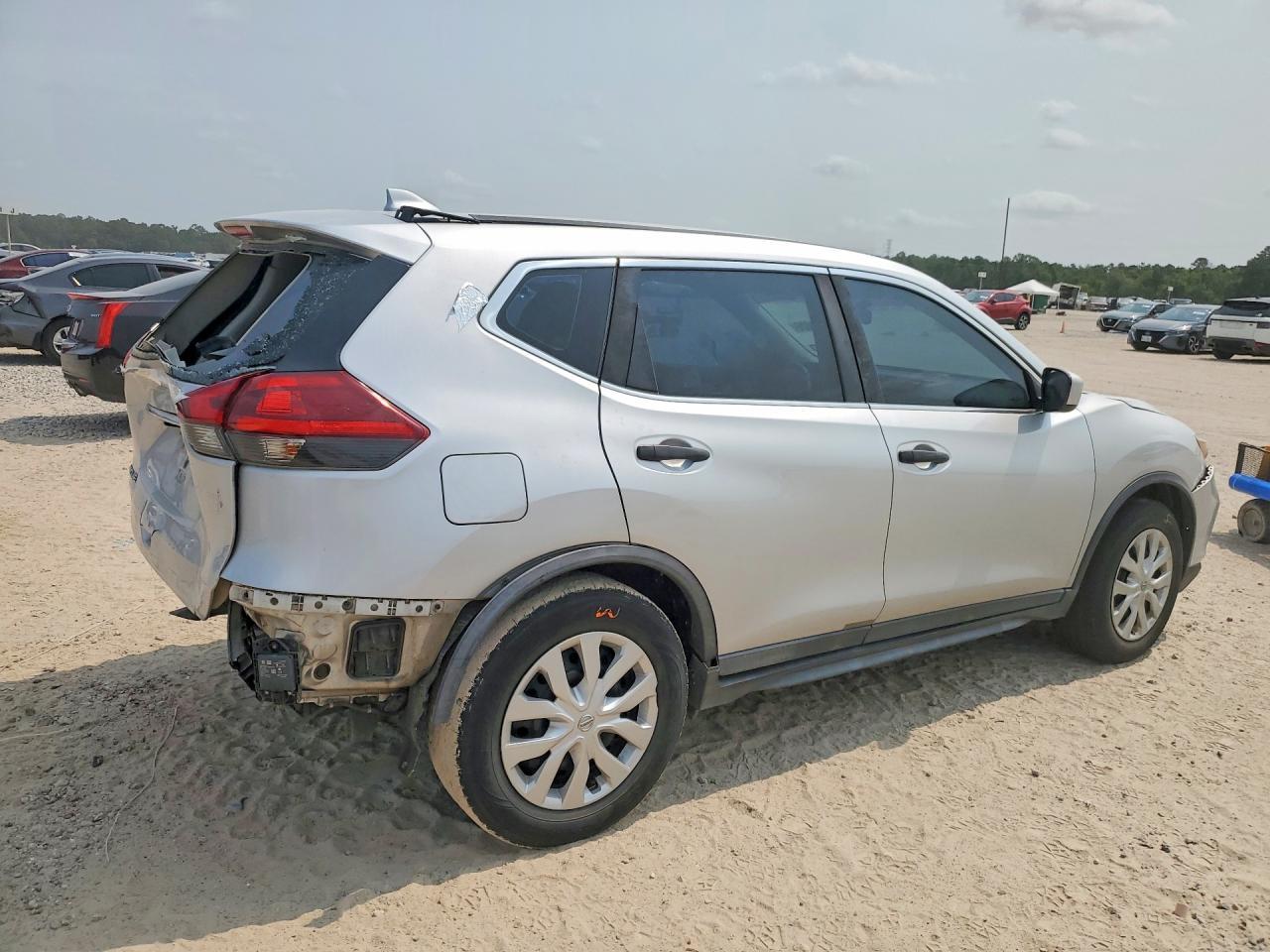 2018 Nissan Rogue S - Image 3