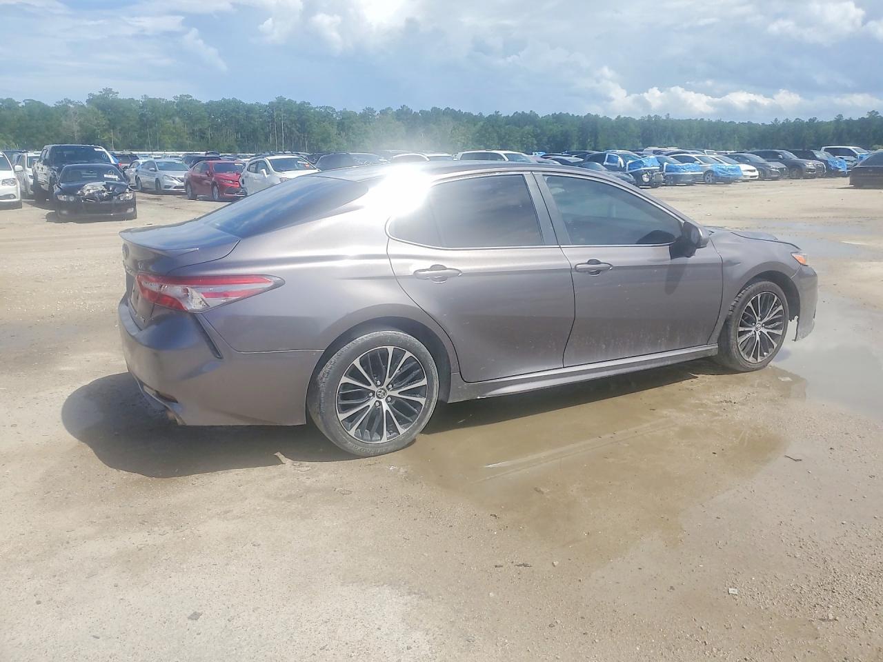 2018 Toyota Camry Se - Фото 3