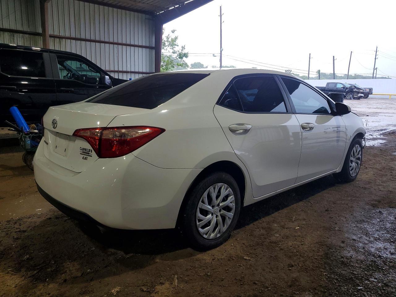2017 Toyota Corolla Le - Image 3