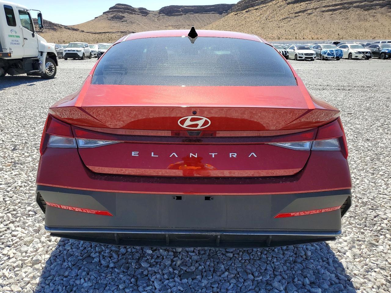 2025 Hyundai Elantra Se - Фото 6