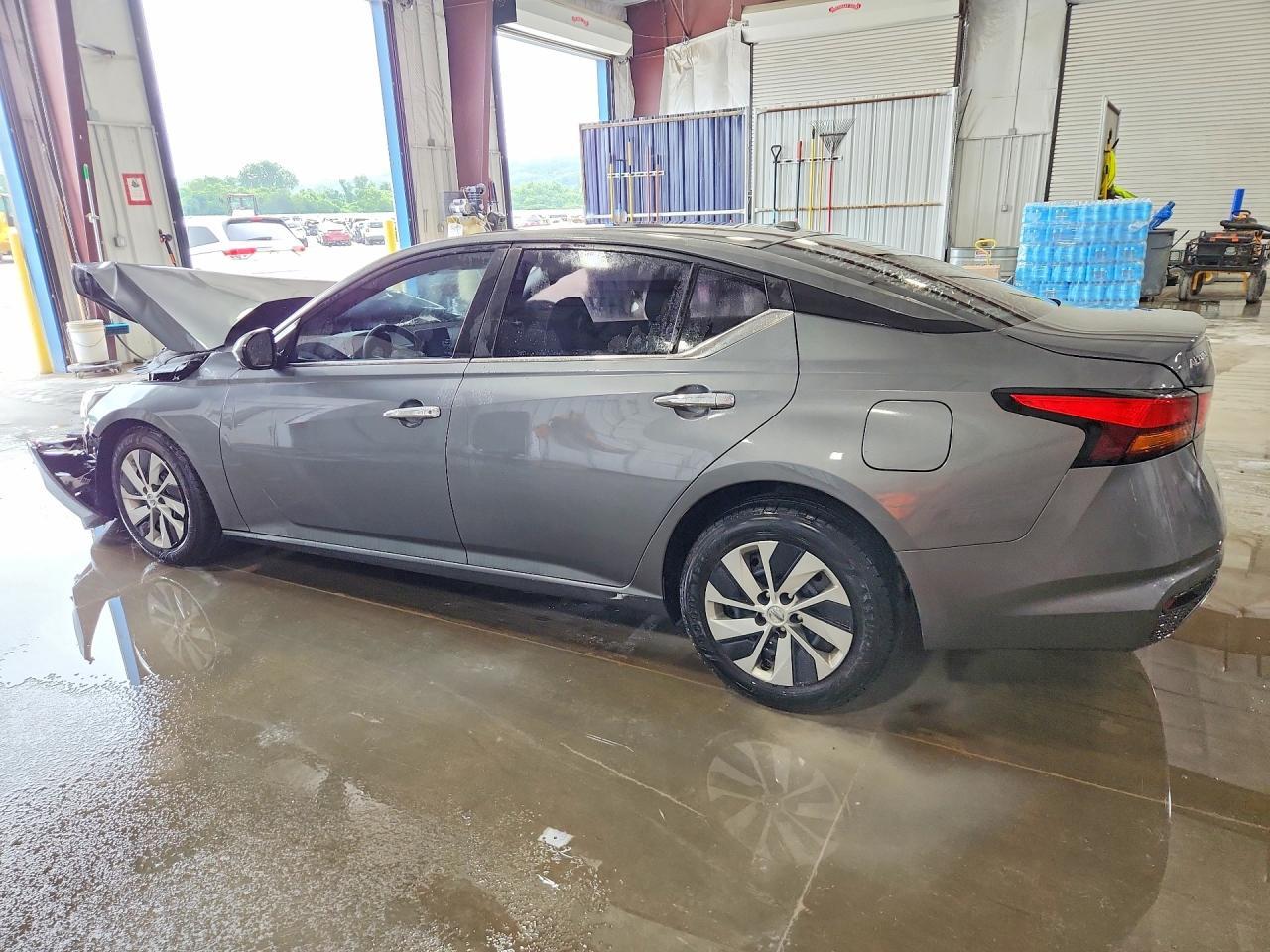 2020 Nissan Altima S - Фото 2