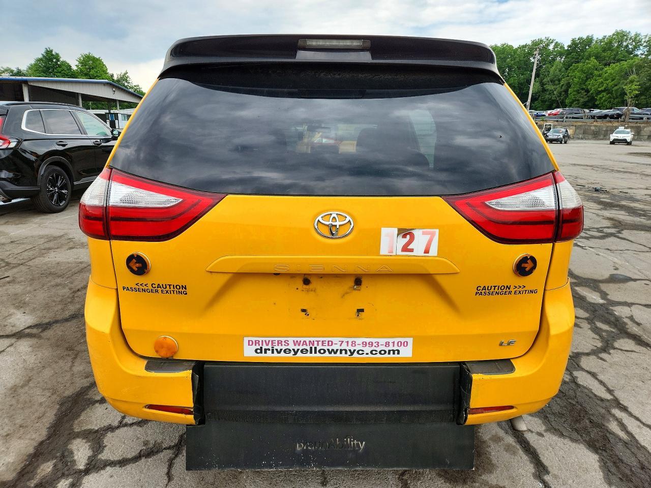 2016 Toyota Sienna Le - Image 6