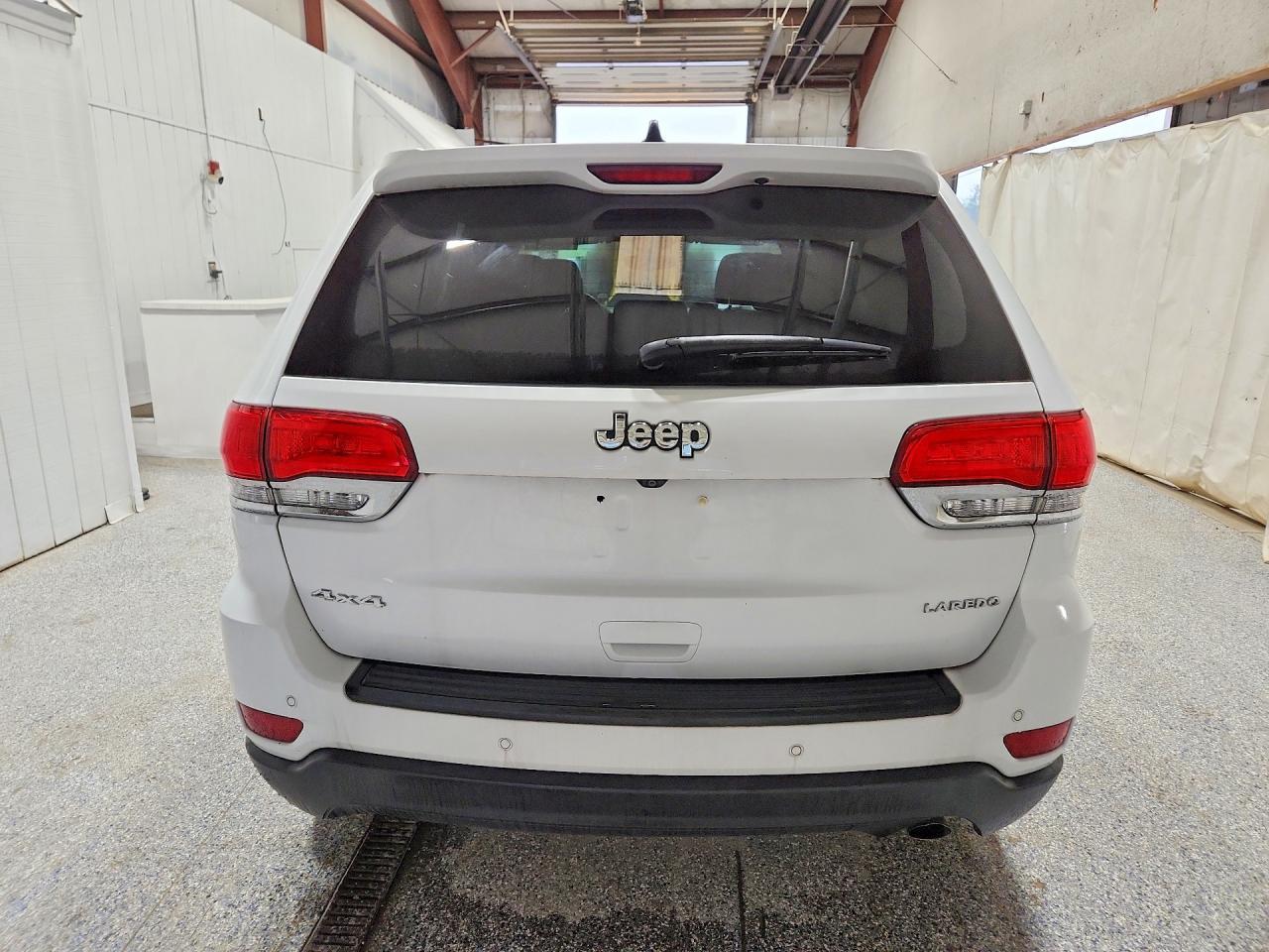 2017 Jeep Grand Cherokee Laredo - Image 6