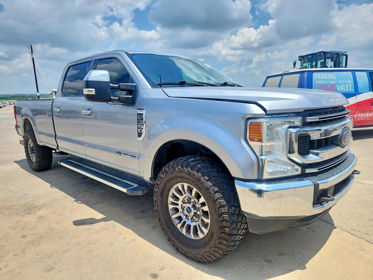 2022 Ford F350 Super Duty - Фото 4