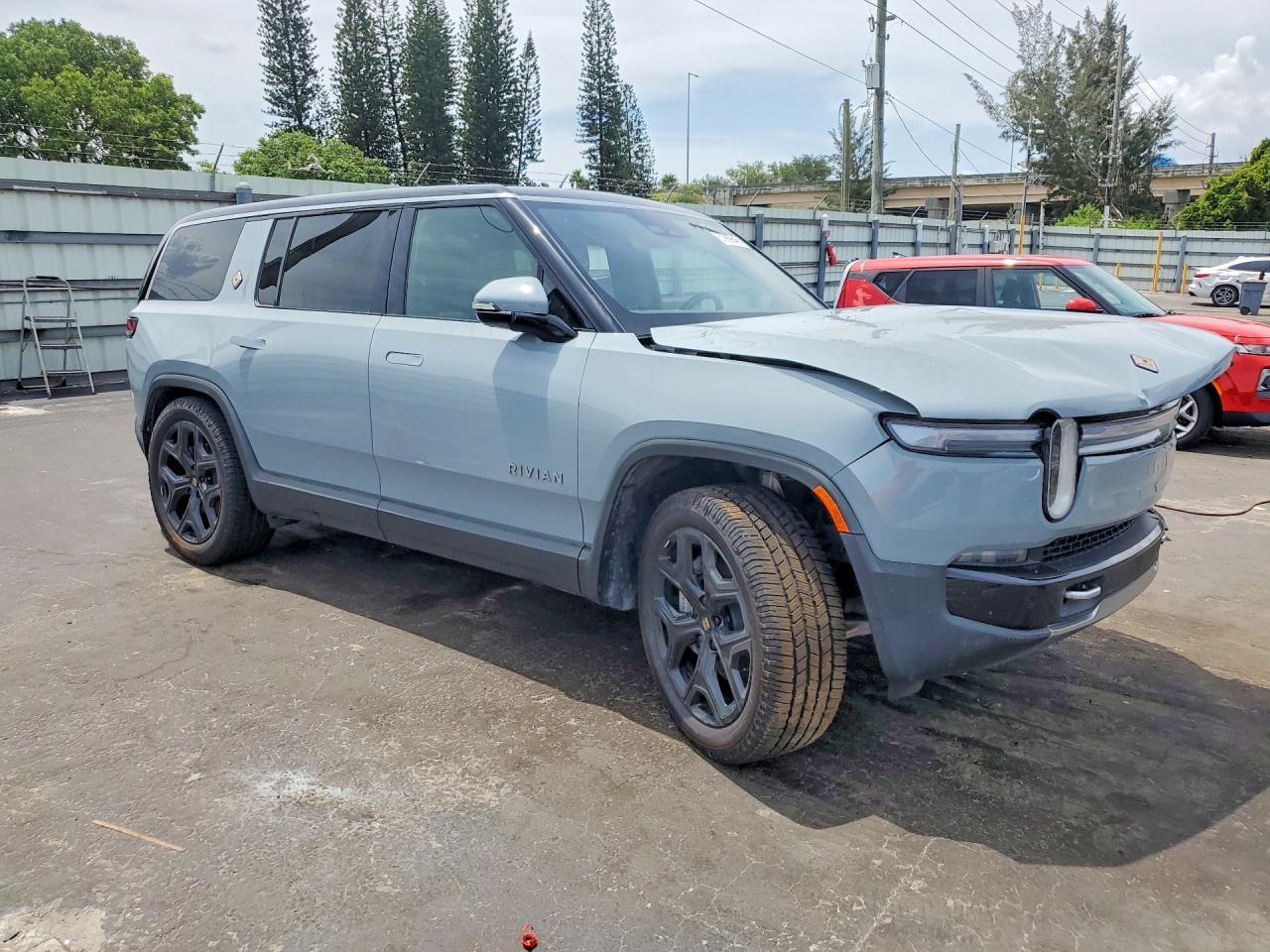 2025 Rivian R1S Adventure - Фото 4