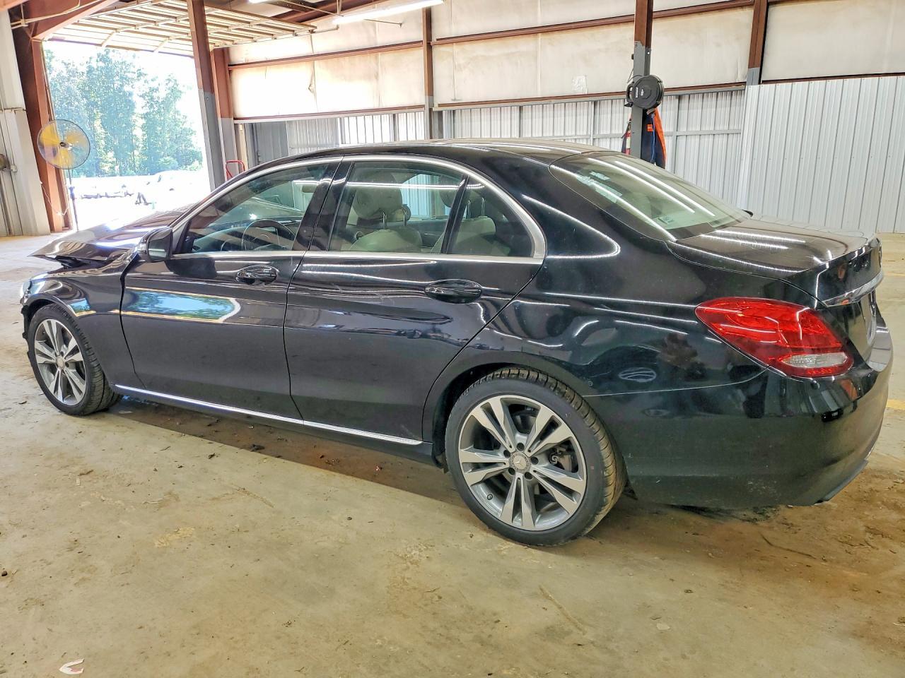 2015 Mercedes-Benz C 300 - Фото 2