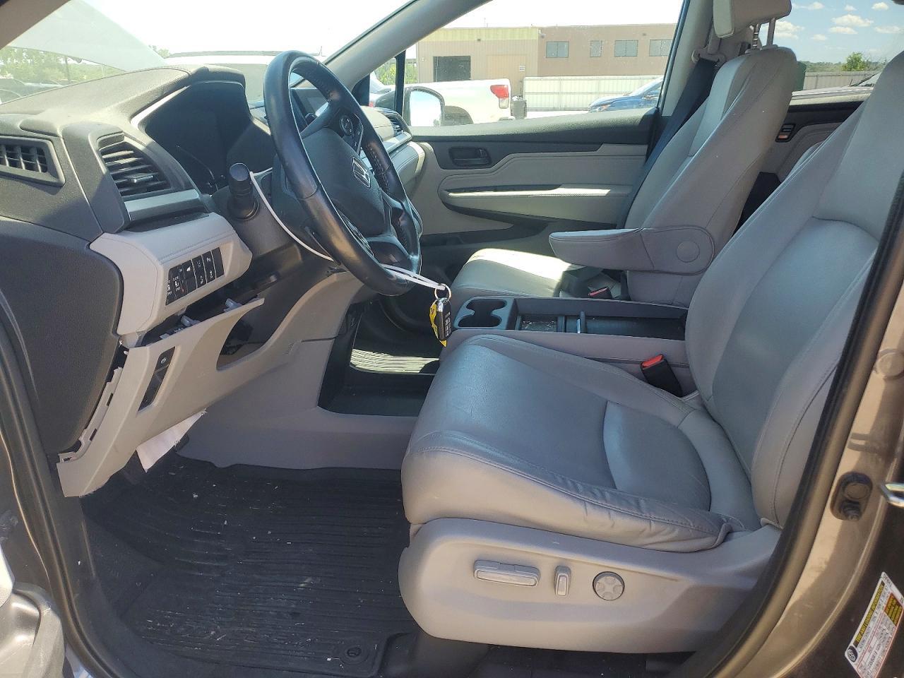 2019 Honda Odyssey Touring - Image 7