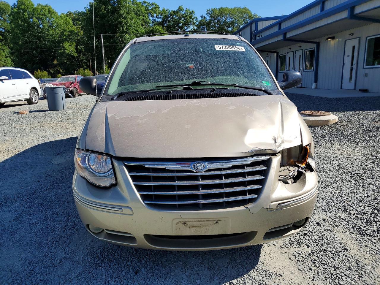 2007 Chrysler Town & Country Limited - Image 5