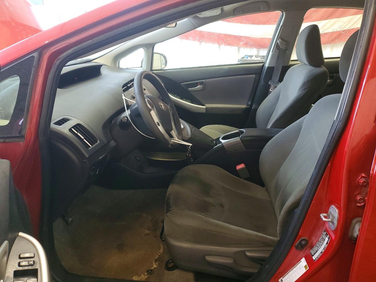 2013 Toyota Prius Two - Фото 7