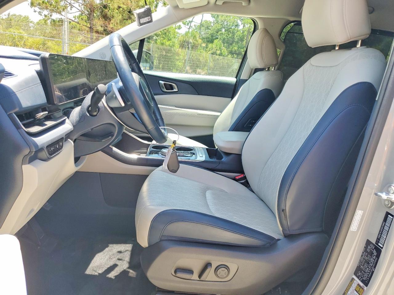 2025 Kia Carnival Ex - Image 7